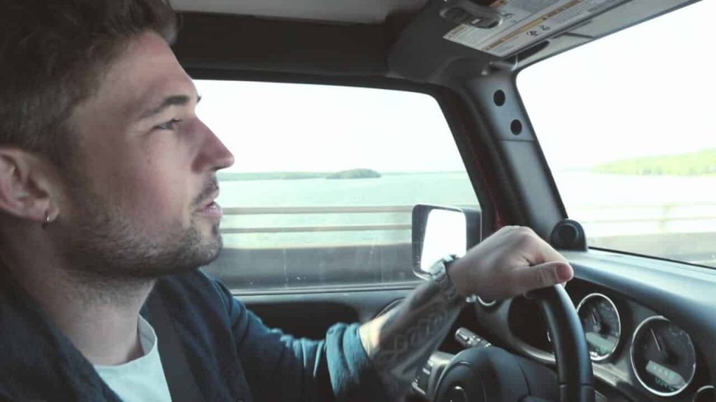 Country singer Michael Ray singing Get to You
